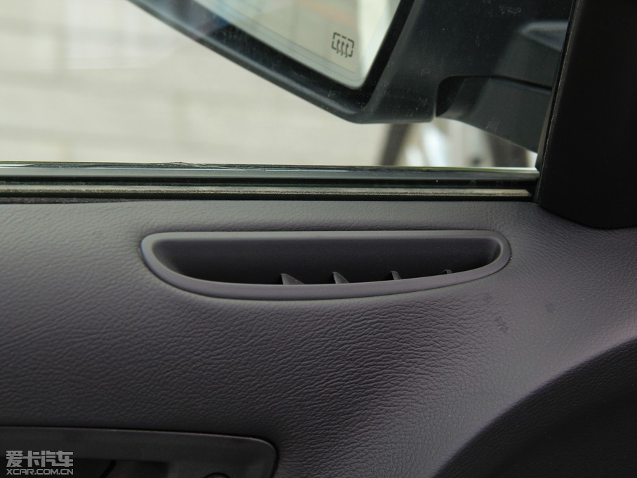 2014R˹300C(M(jn)) 3.0L ׿Խ