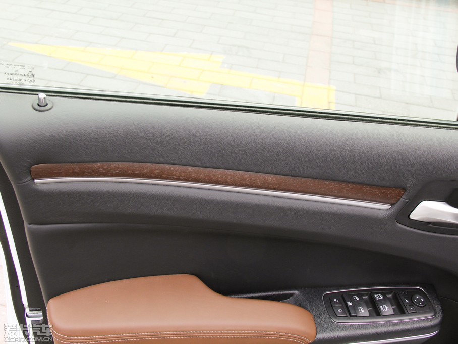 2014R˹300C(M) 3.0L ׿Խ