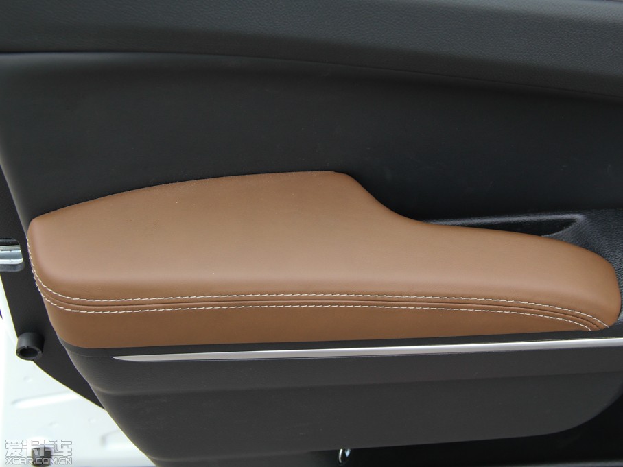 2014R˹300C(M) 3.0L ׿Խ