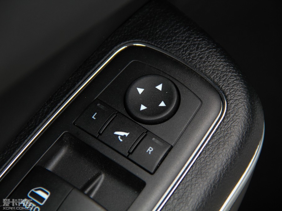 2014R˹300C(M(jn)) 3.0L ׿Խ