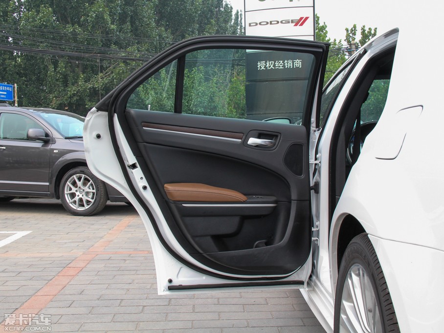 2014R˹300C(M(jn)) 3.0L ׿Խ