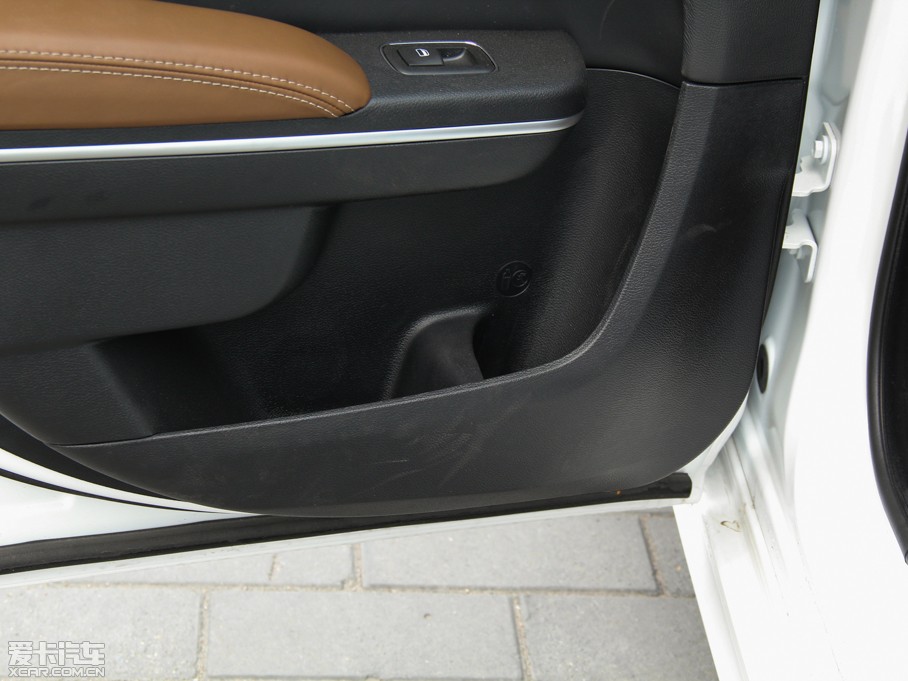 2014R˹300C(M) 3.0L ׿Խ