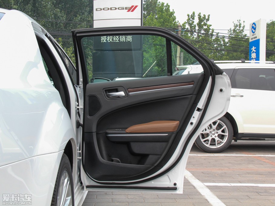 2014R˹300C(M) 3.0L ׿Խ