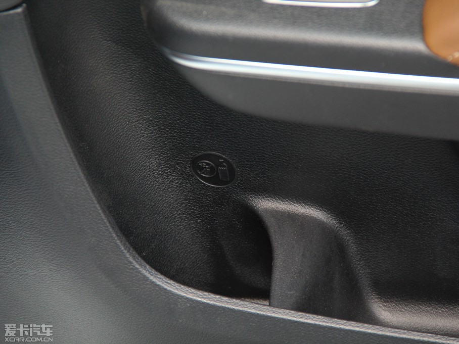 2014R˹300C(M(jn)) 3.0L ׿Խ