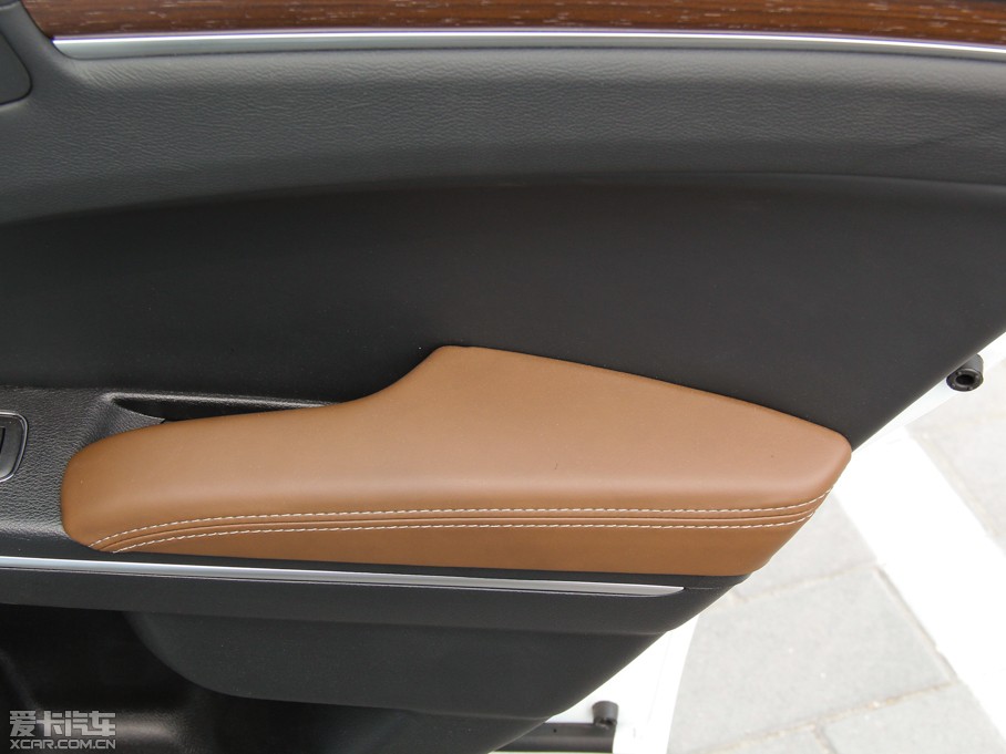 2014R˹300C(M(jn)) 3.0L ׿Խ