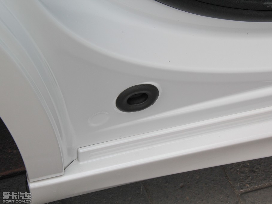 2014R˹300C(M(jn)) 3.0L ׿Խ