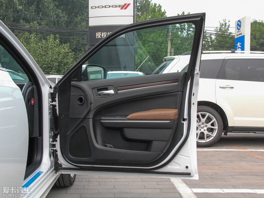 2014R˹300C(M) 3.0L ׿Խ