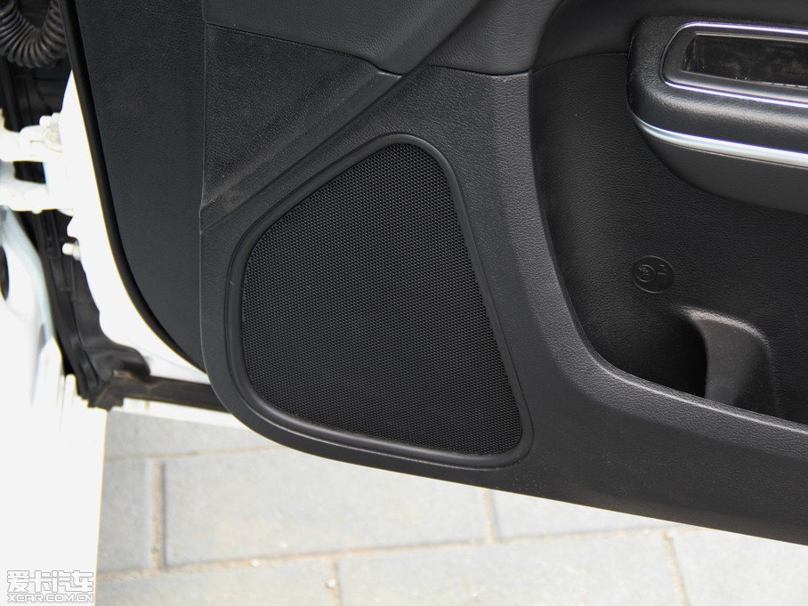 2014R˹300C(M(jn)) 3.0L ׿Խ