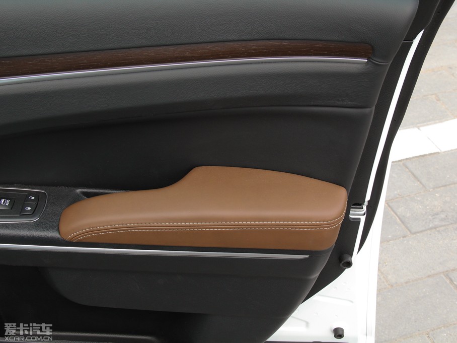 2014R˹300C(M) 3.0L ׿Խ