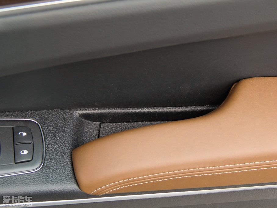 2014R˹300C(M) 3.0L ׿Խ