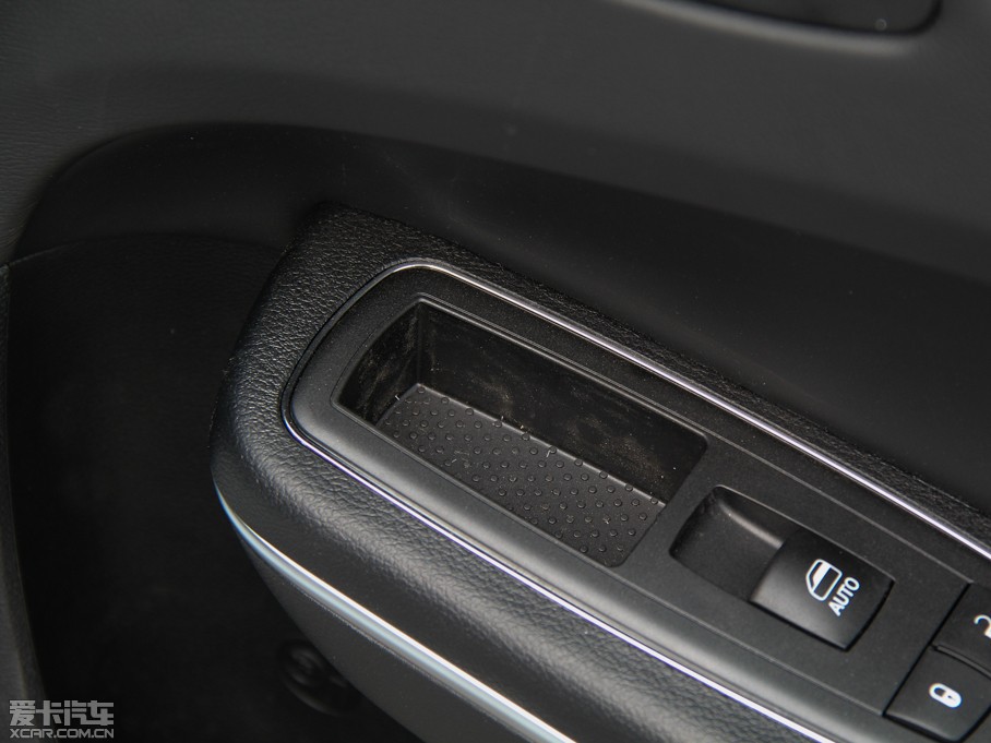 2014R˹300C(M) 3.0L ׿Խ