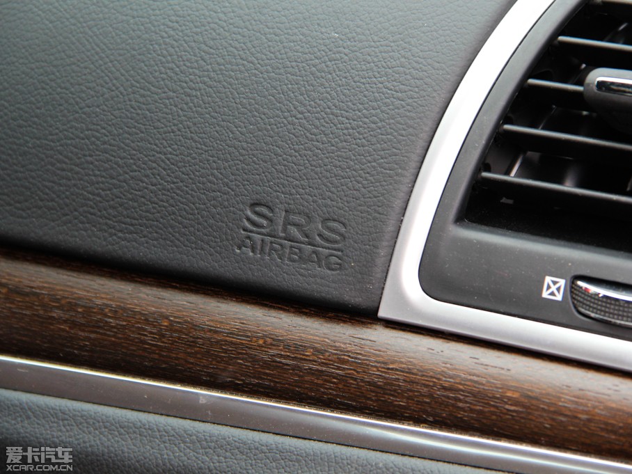 2014R˹300C(M(jn)) 3.0L ׿Խ