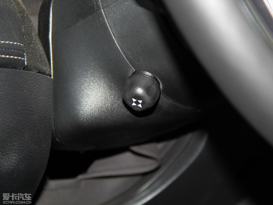 2014R˹300C(M(jn)) 3.0L ׿Խ