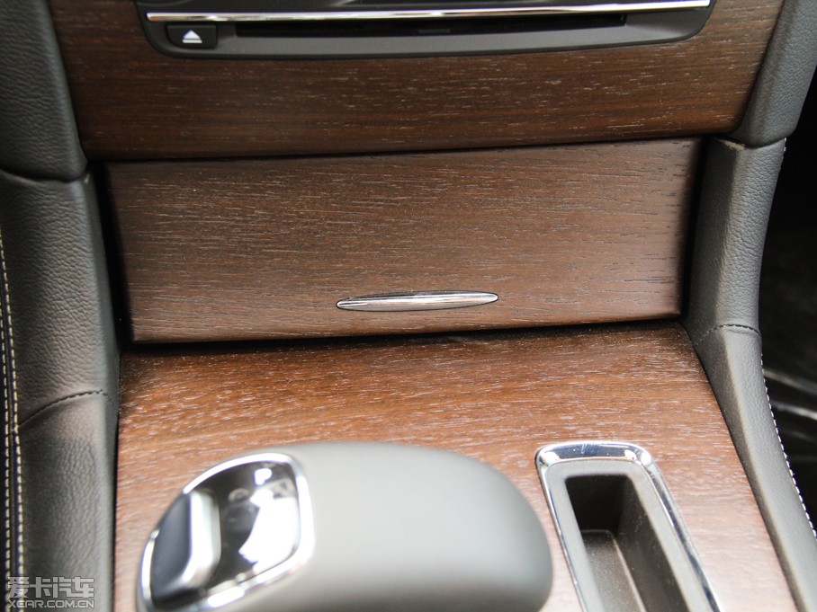 2014R˹300C(M(jn)) 3.0L ׿Խ