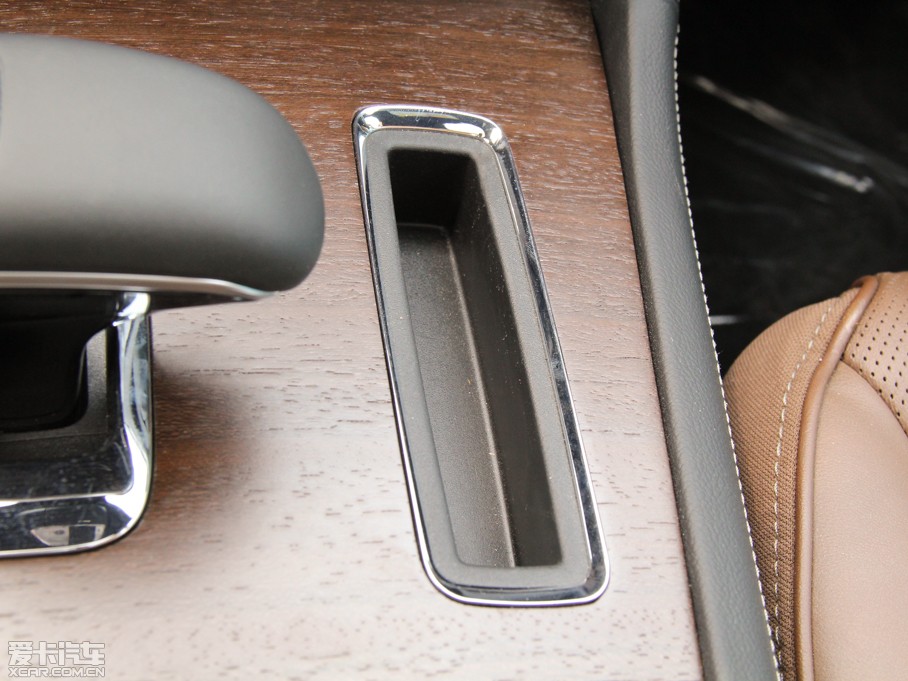 2014R˹300C(M(jn)) 3.0L ׿Խ