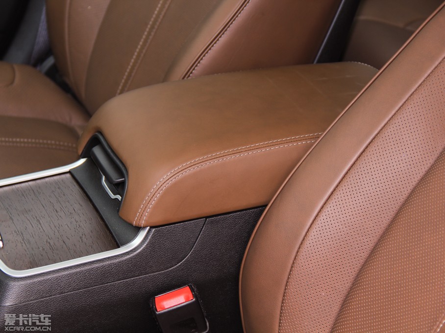 2014R˹300C(M(jn)) 3.0L ׿Խ