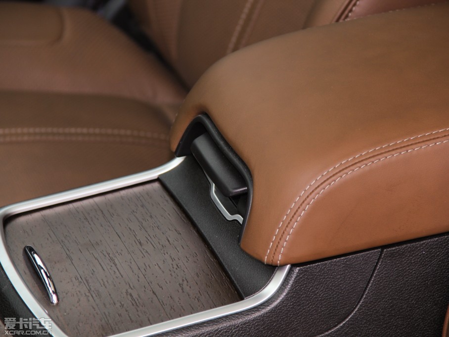 2014R˹300C(M(jn)) 3.0L ׿Խ