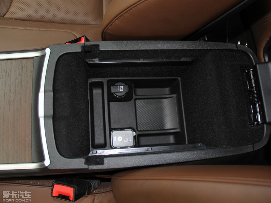 2014R˹300C(M) 3.0L ׿Խ