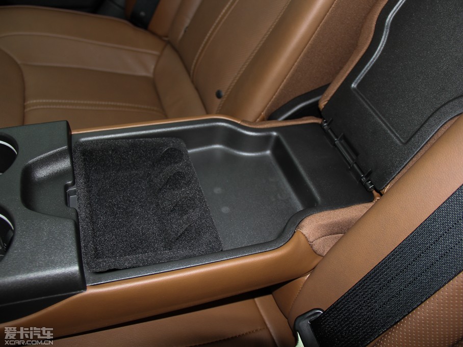 2014R˹300C(M) 3.0L ׿Խ