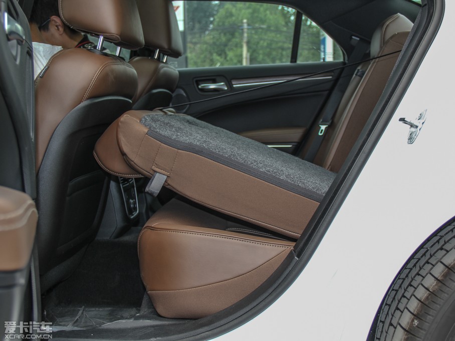 2014R˹300C(M(jn)) 3.0L ׿Խ