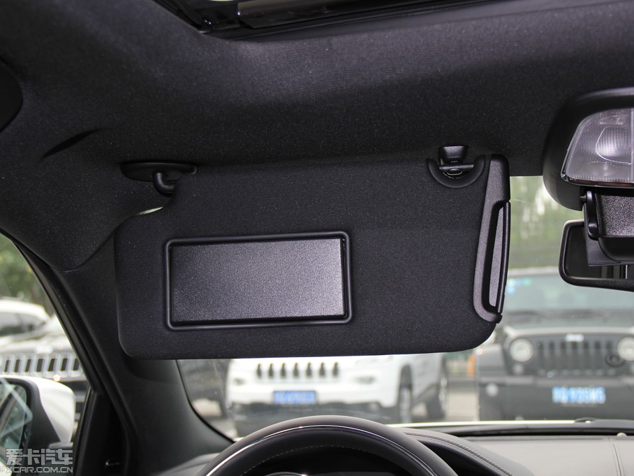 2014R˹300C(M(jn)) 3.0L ׿Խ