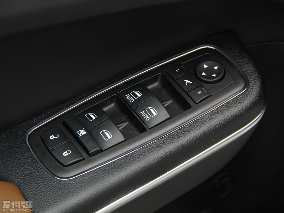 2014R˹300C(M) 3.0L ׿Խ