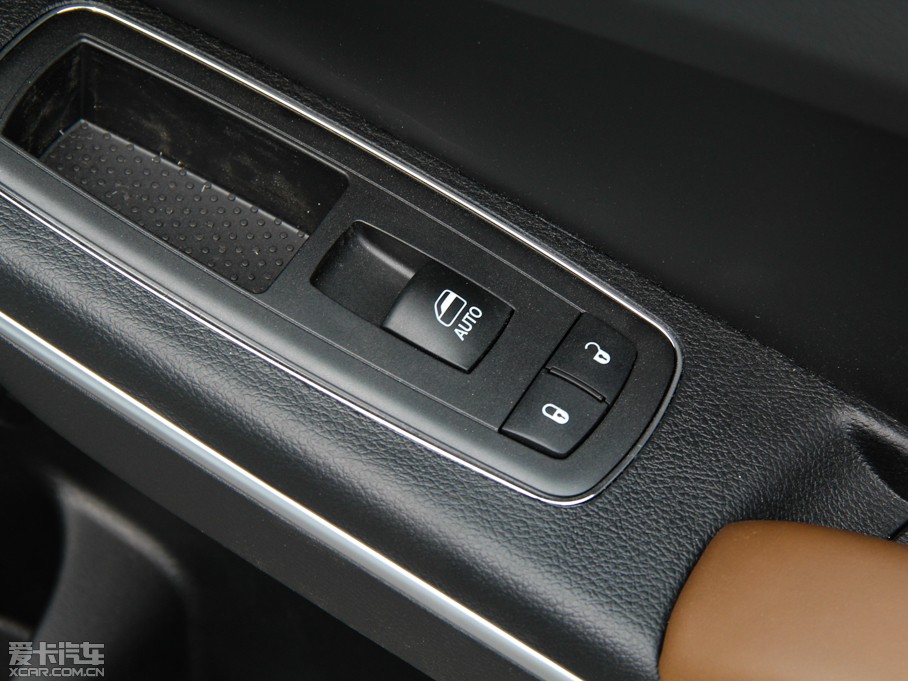 2014R˹300C(M) 3.0L ׿Խ