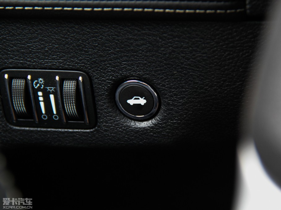 2014R˹300C(M(jn)) 3.0L ׿Խ