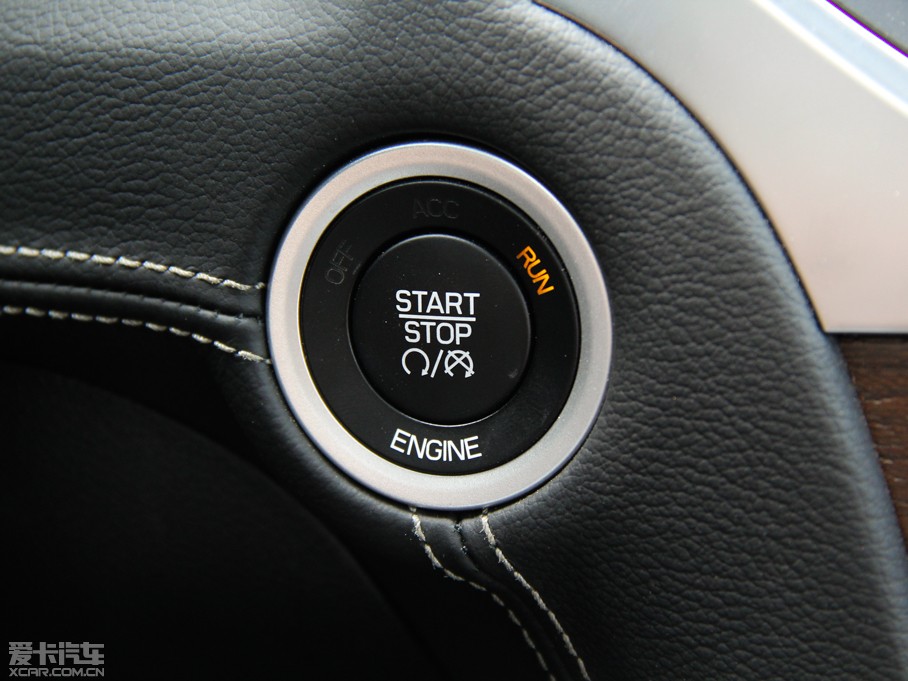 2014R˹300C(M(jn)) 3.0L ׿Խ