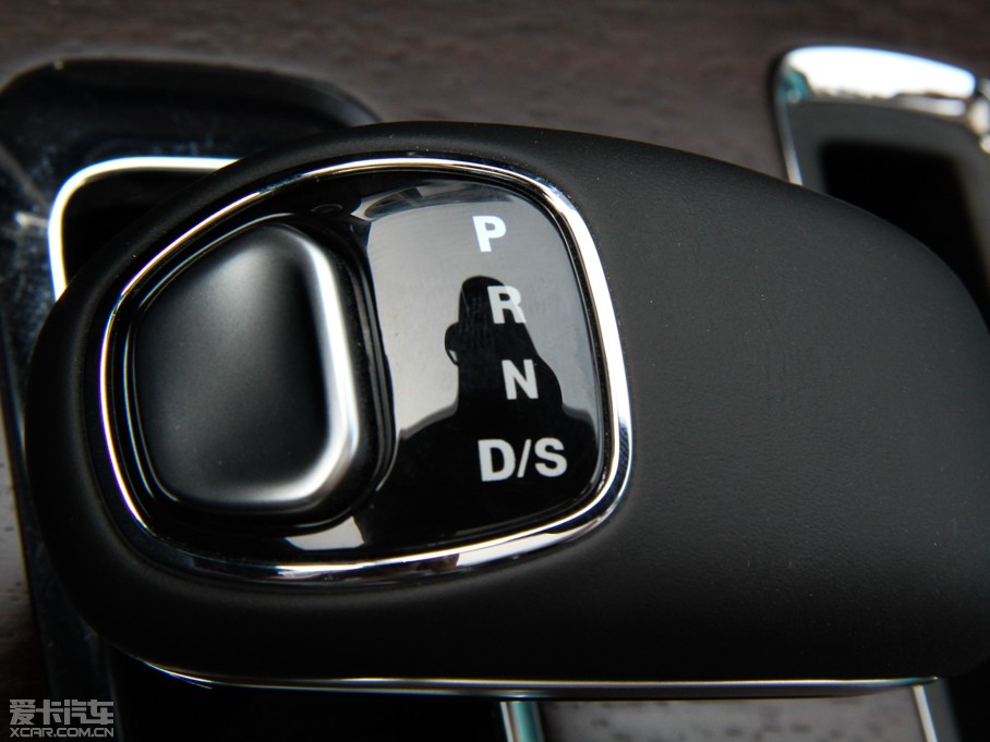 2014R˹300C(M) 3.0L ׿Խ