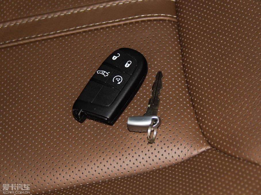 2014R˹300C(M) 3.0L ׿Խ