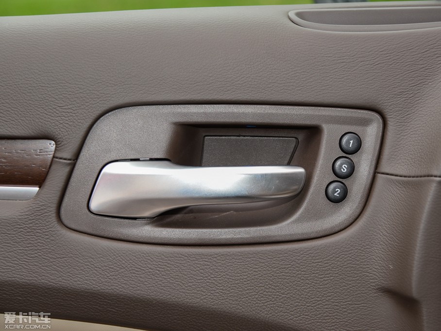 2014R˹300C(M) 3.0L ׿Խ