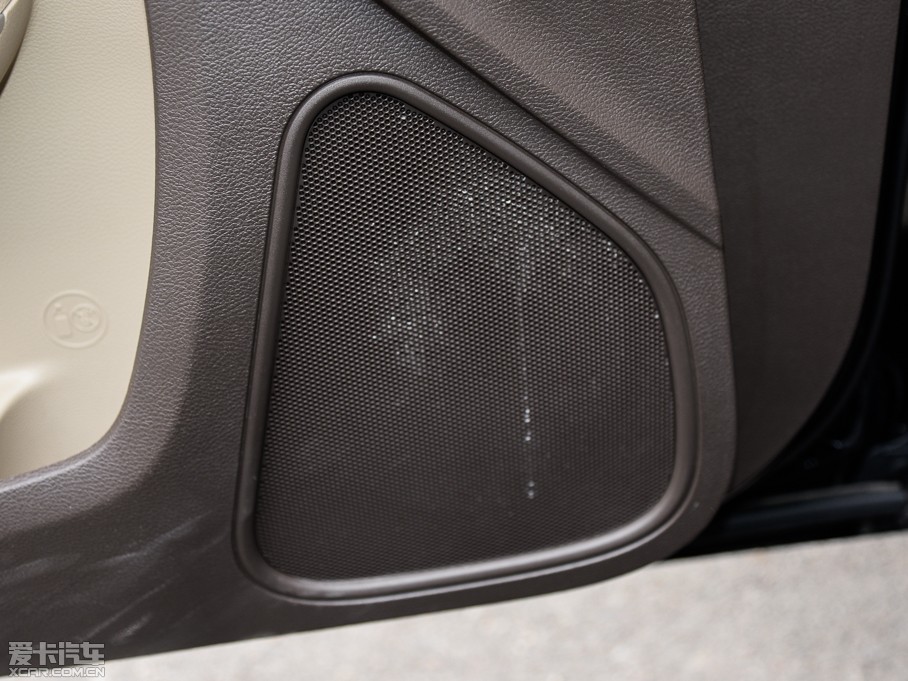 2014R˹300C(M(jn)) 3.0L ׿Խ