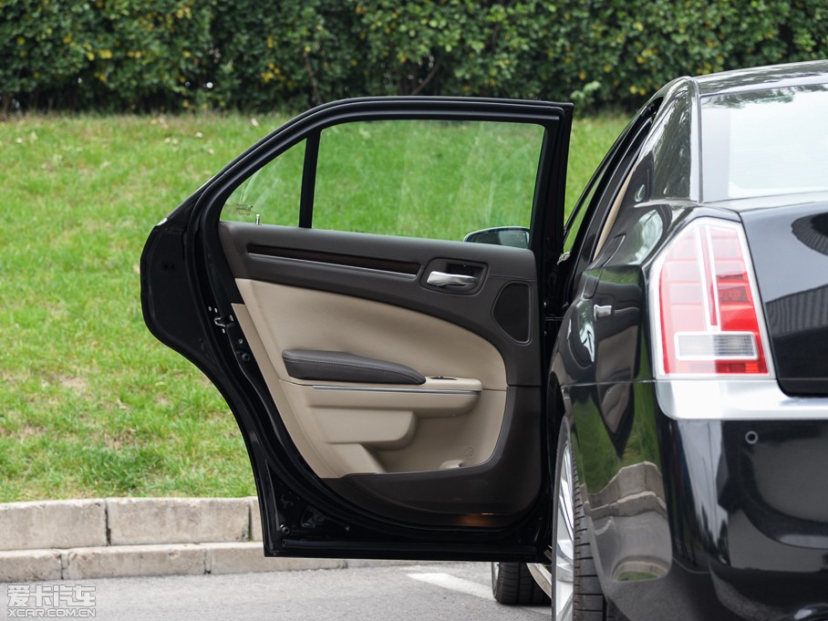 2014R˹300C(M) 3.0L ׿Խ