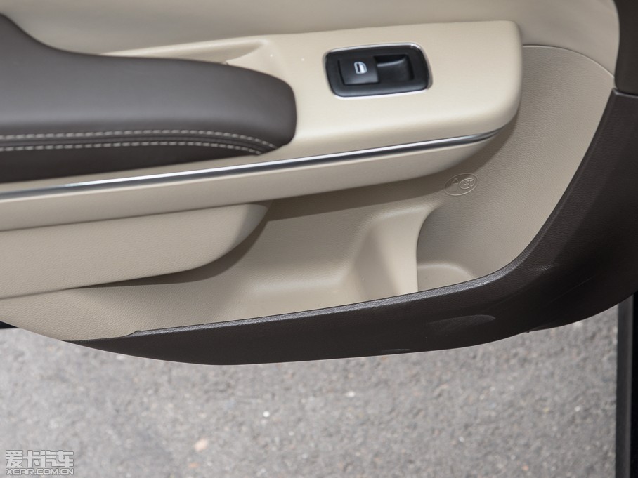 2014R˹300C(M) 3.0L ׿Խ