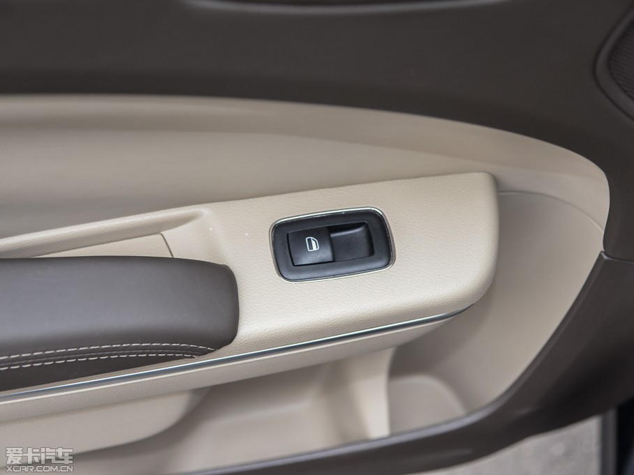 2014R˹300C(M(jn)) 3.0L ׿Խ