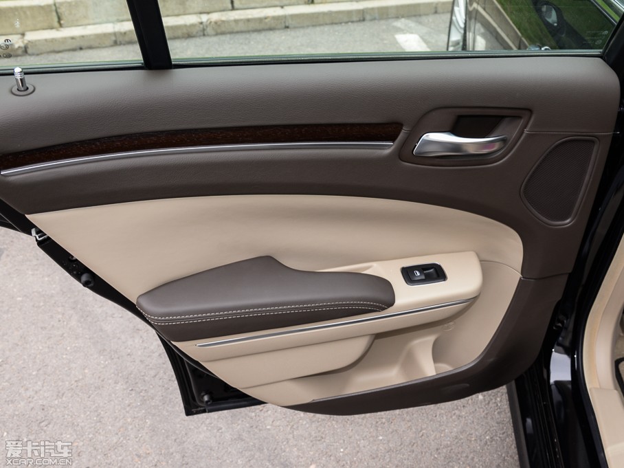 2014R˹300C(M) 3.0L ׿Խ