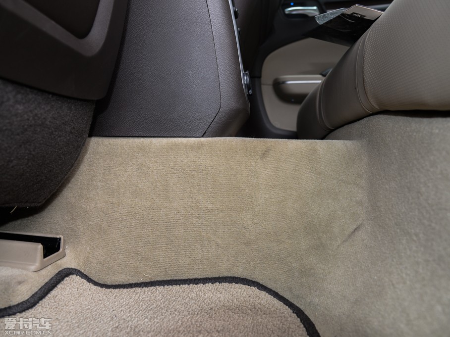 2014R˹300C(M(jn)) 3.0L ׿Խ