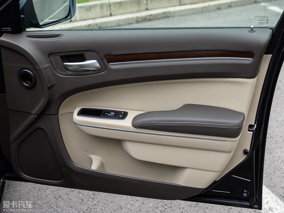 2014R˹300C(M) 3.0L ׿Խ