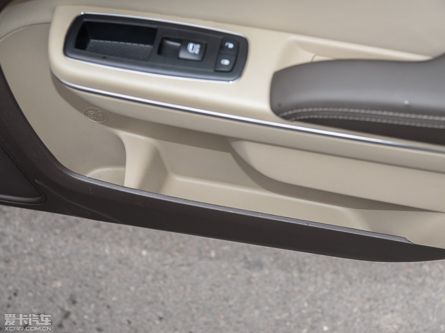 2014R˹300C(M) 3.0L ׿Խ