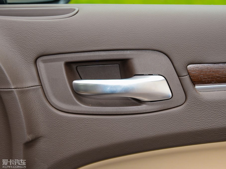 2014R˹300C(M(jn)) 3.0L ׿Խ