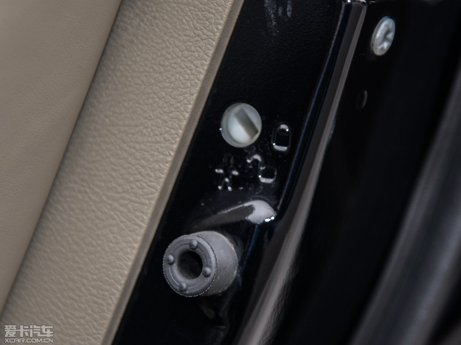 2014R˹300C(M) 3.0L ׿Խ