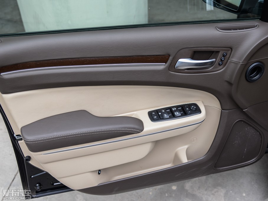 2014R˹300C(M) 3.0L ׿Խ