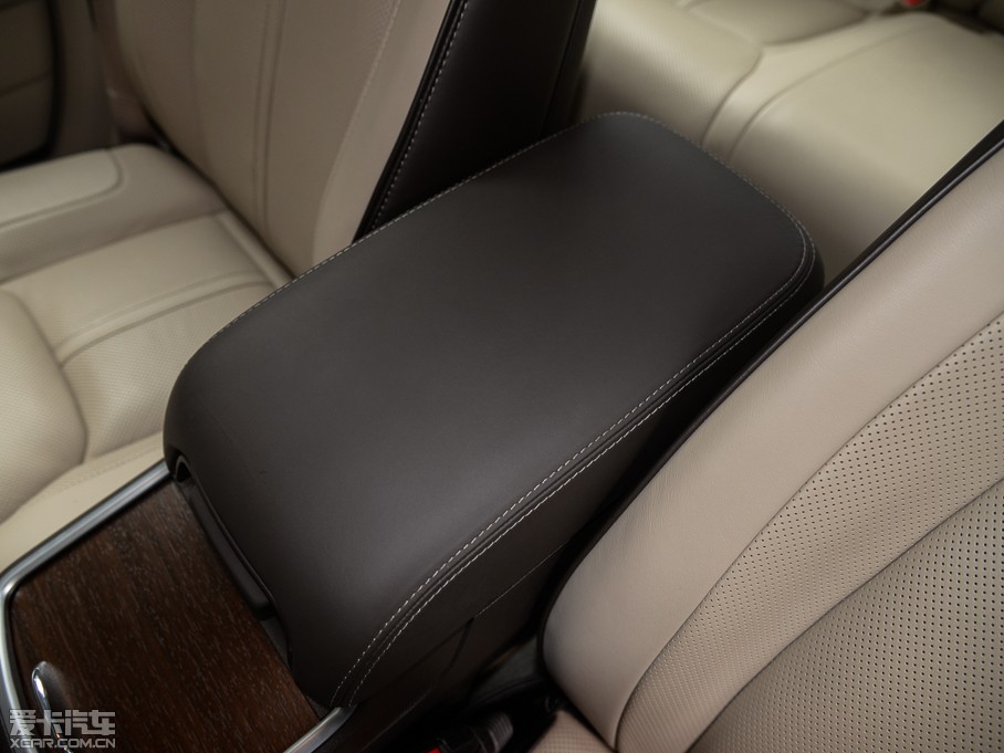 2014R˹300C(M) 3.0L ׿Խ