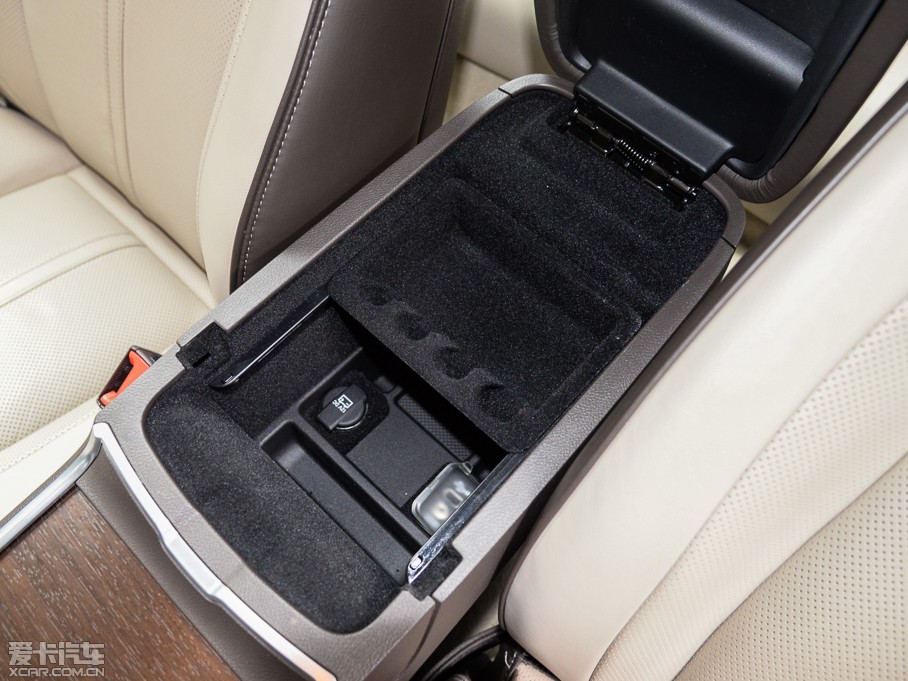 2014R˹300C(M) 3.0L ׿Խ