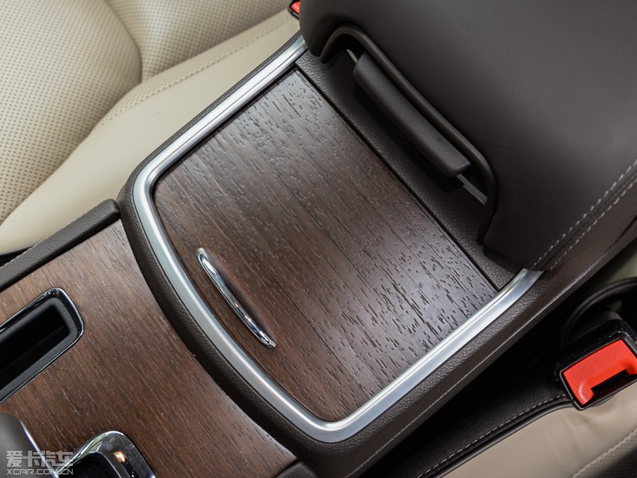 2014R˹300C(M(jn)) 3.0L ׿Խ