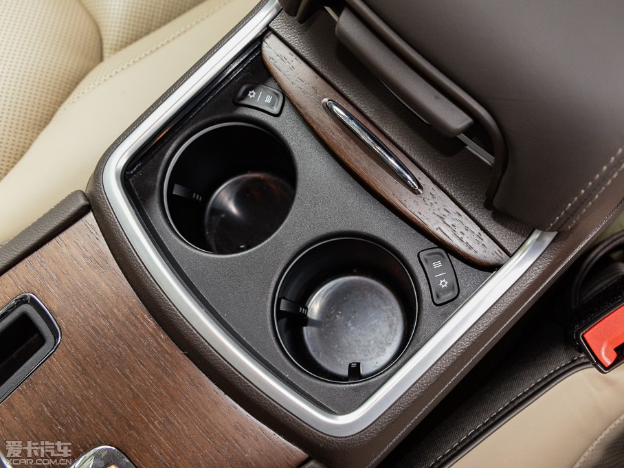 2014R˹300C(M) 3.0L ׿Խ