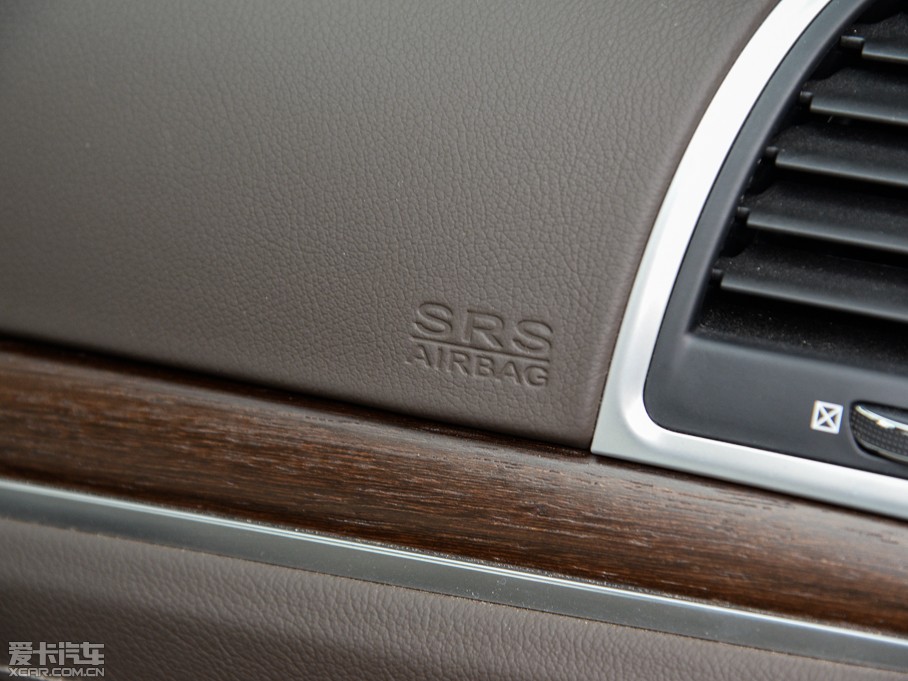 2014R˹300C(M) 3.0L ׿Խ