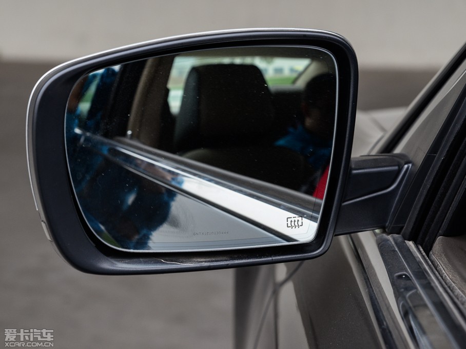 2014R˹300C(M(jn)) 3.0L ׿Խ