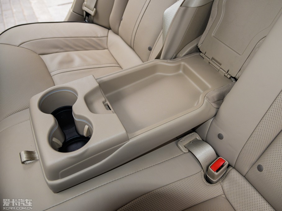 2014R˹300C(M(jn)) 3.0L ׿Խ